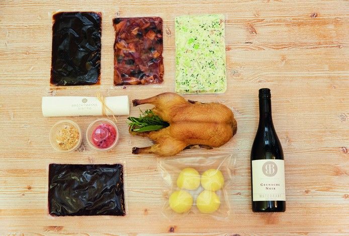 Ente-To-Go-Box mit Beilagen und Wein